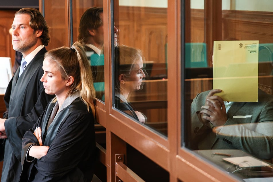 Die beiden Verteidiger wiesen die Anschuldigungen gleich zu Beginn des Prozesses in einer Erklärung zurück.