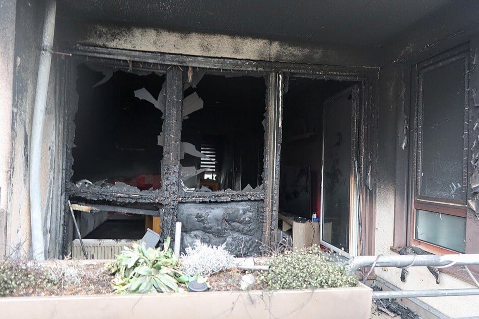 Das Feuer brach zunächst auf dem Balkon des 67-Jährigen aus, ehe es auf die Wohnung übergriff.