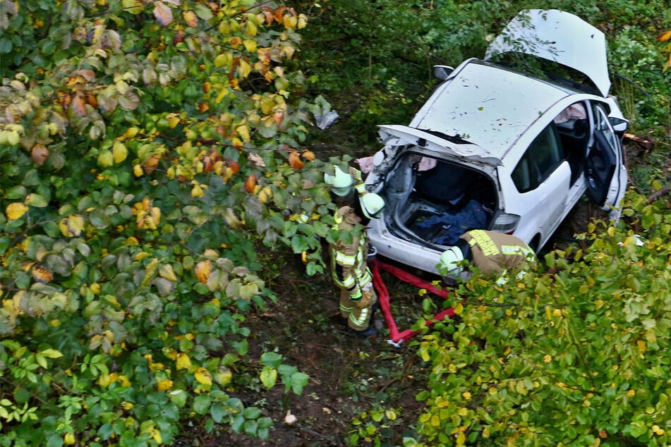 31-Jähriger verliert Kontrolle über sein Fahrzeug, dann steckt er tief im Schlamassel