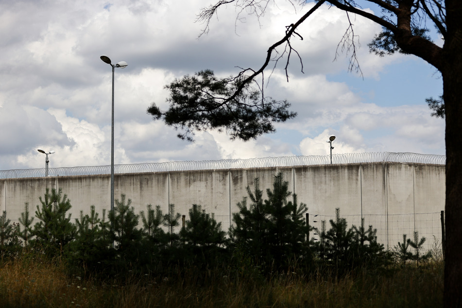 Beamtin soll Sex mit Häftling gehabt haben: Sachsen-Anhalt will Gefängnispersonal genauer prüfen
