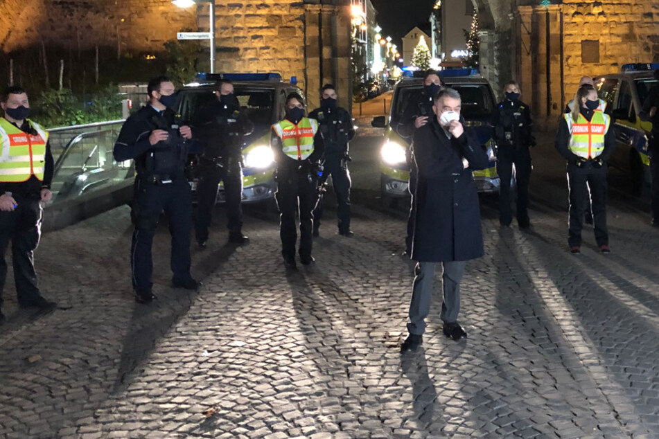 NRW-Innenminister Herbert Reul (CDU) am Samstagabend in der Kölner Innenstadt.