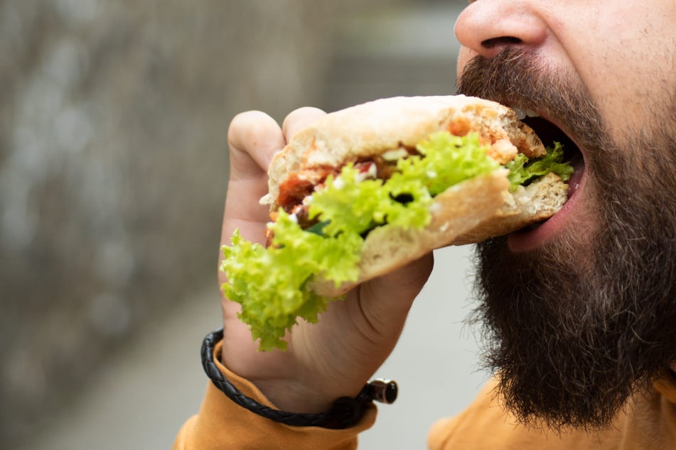 Der Unternehmer verarbeitete seine nicht mehr ganz so frischen Gerichte an örtliche Supermärkte. Der Fall flog auf. (Symbolfoto)
