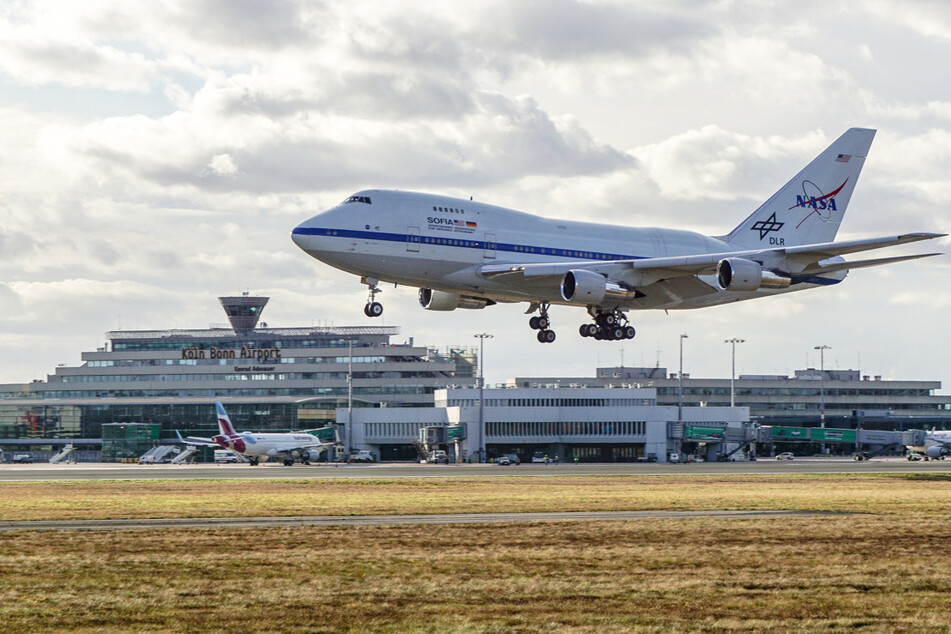 Das Forschungsflugzeug "Sofia" von NASA und DLR bei der Landung am Flughafen Köln/Bonn.