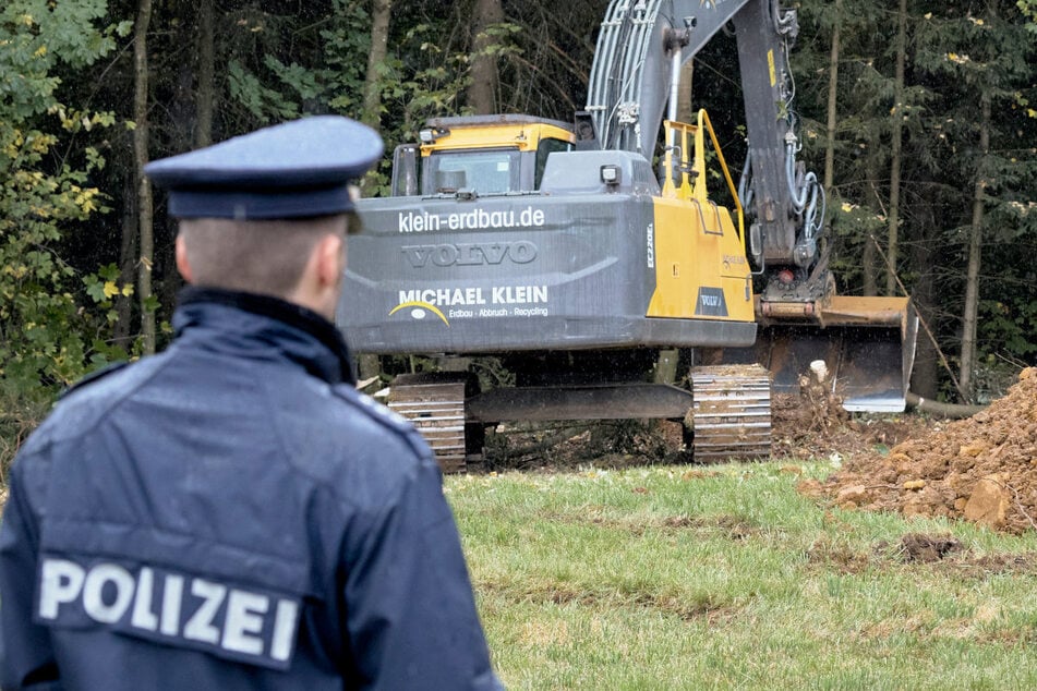 Die Polizei gräbt in der Oberpfalz auf der Suche nach der vermissten Kerstin Lee Langley. Seit 2007 fehlt von der Frau aus Regensburg jede Spur.
