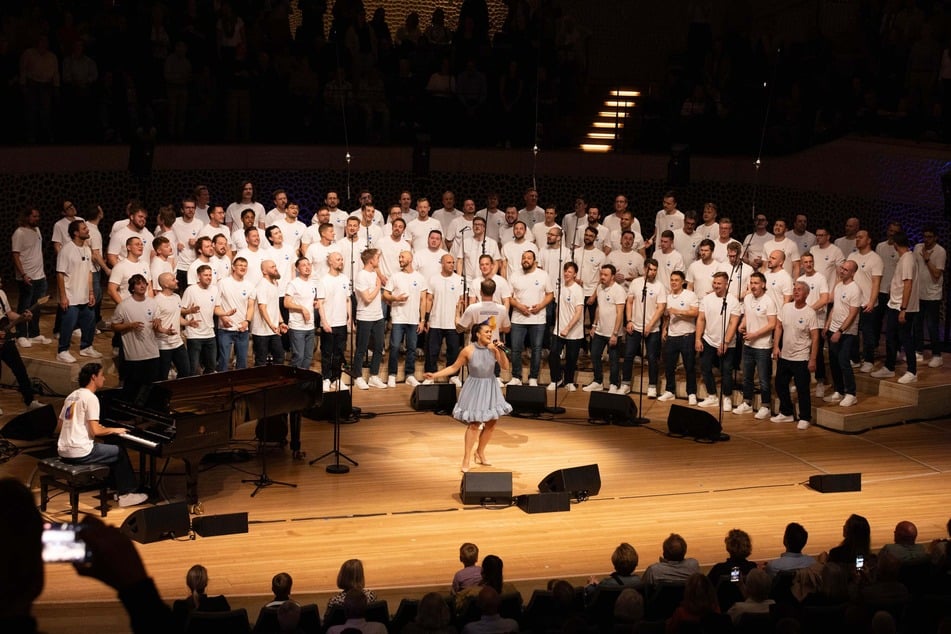 Ein weiteres Highlight des Finales des Abends: Die Bengelsstimmen performten gemeinsam mit Sängerin Selina Nuñez im Großen Saal der Elbphilharmonie.