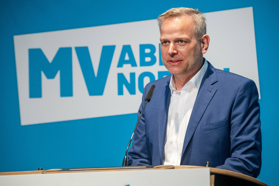 Leif-Erik Holm (50), Landessprecher Mecklenburg-Vorpommern der AfD, spricht auf der Landeswahlversammlung.