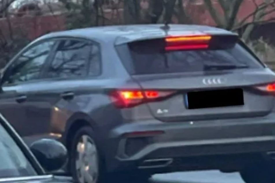 Die Täter flüchteten mit diesem Auto.