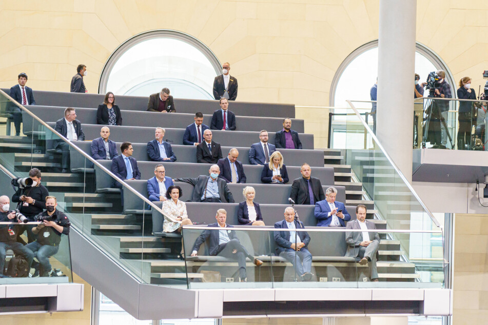 Zur konstituierenden Sitzung des Bundestags mussten 23 Testverweigerer der AfD auf die Besuchertribüne.