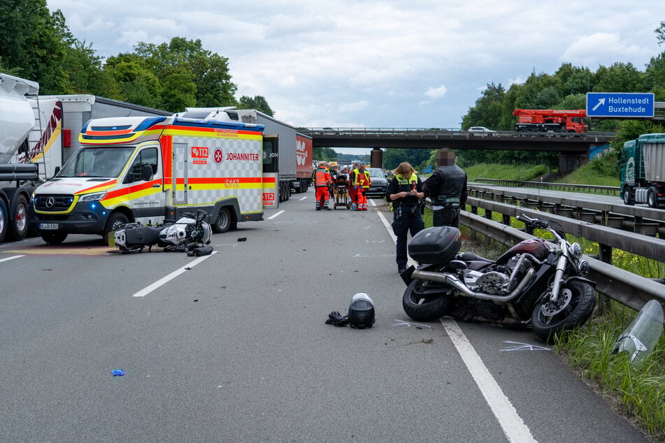 Während der Rettungsmaßnahmen musste die A1 in Fahrtrichtung Bremen vollständig gesperrt werden.