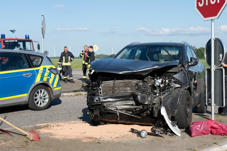 Crash auf Bundesstraße fordert zwei Verletzte: Wieder Stoppschild nicht beachtet?