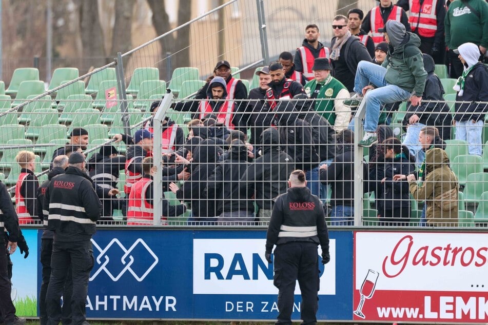 Im Chemie-Block, der dem Gästebereich am nächsten war, wurde nach Abpfiff rumgepöbelt.