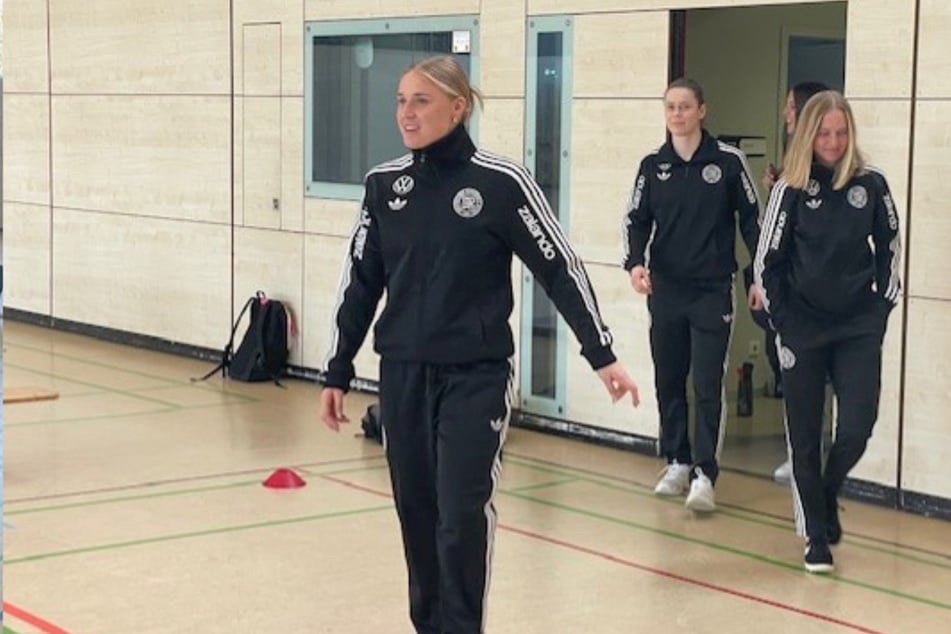 Dresden: Prominenter Besuch: DFB-Stars machen halt an Dresdner Schule