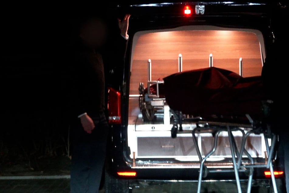 Selbstgebaute Böller töten zwei Menschen in NRW, Einsatzkräfte mit Pyro beschossen