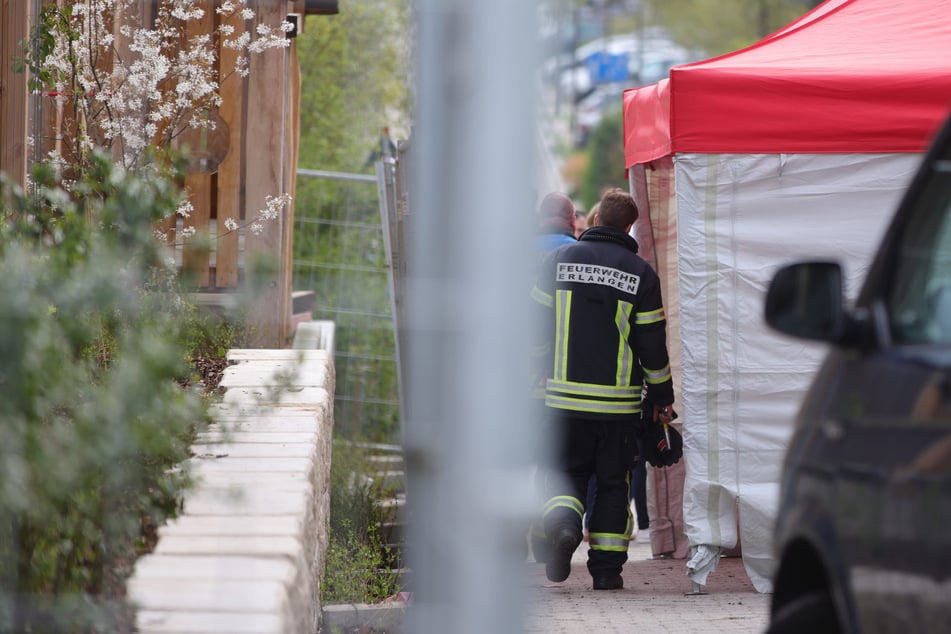 Messerattacke: Tödlicher Streit auf offener Straße: 60-Jähriger verblutet nach Stichverletzungen