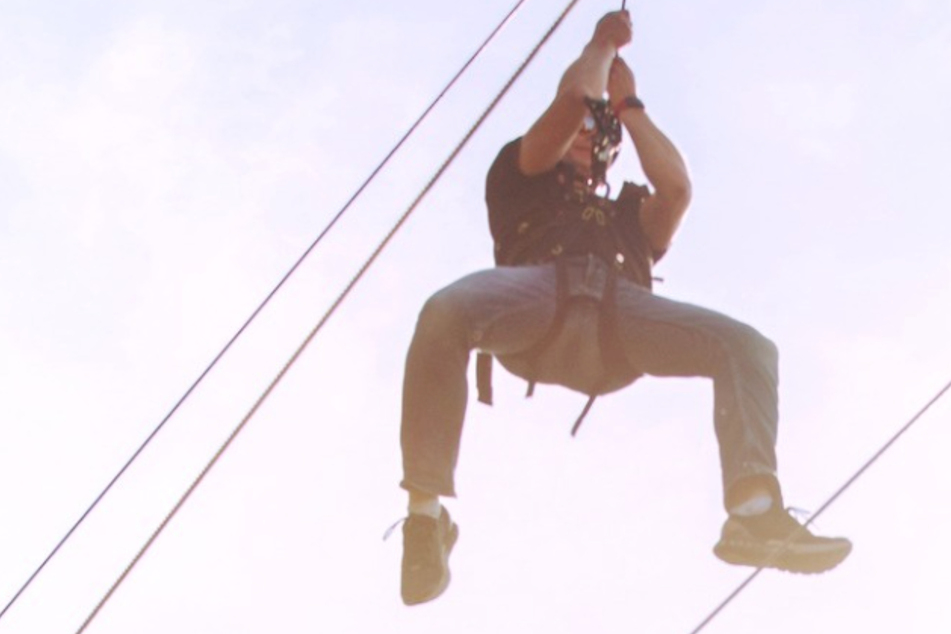 Gruselfund im Klettergarten: Lebloser Mann (54) hängt kopfüber am Seil