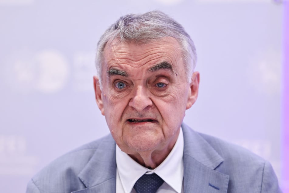 NRW-Innenminister Herbert Reul verurteilt den mutmaßlichen Terrorakt in Berlin aufs Schärfste.