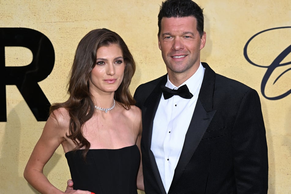 Auf der amfAR-Gala zeigte sich Michael Ballack (49) ganz verliebt.