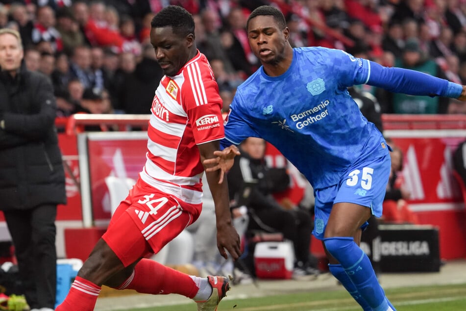 Stanley Nsoki (27, l.) wechselt wohl fest zu Union.