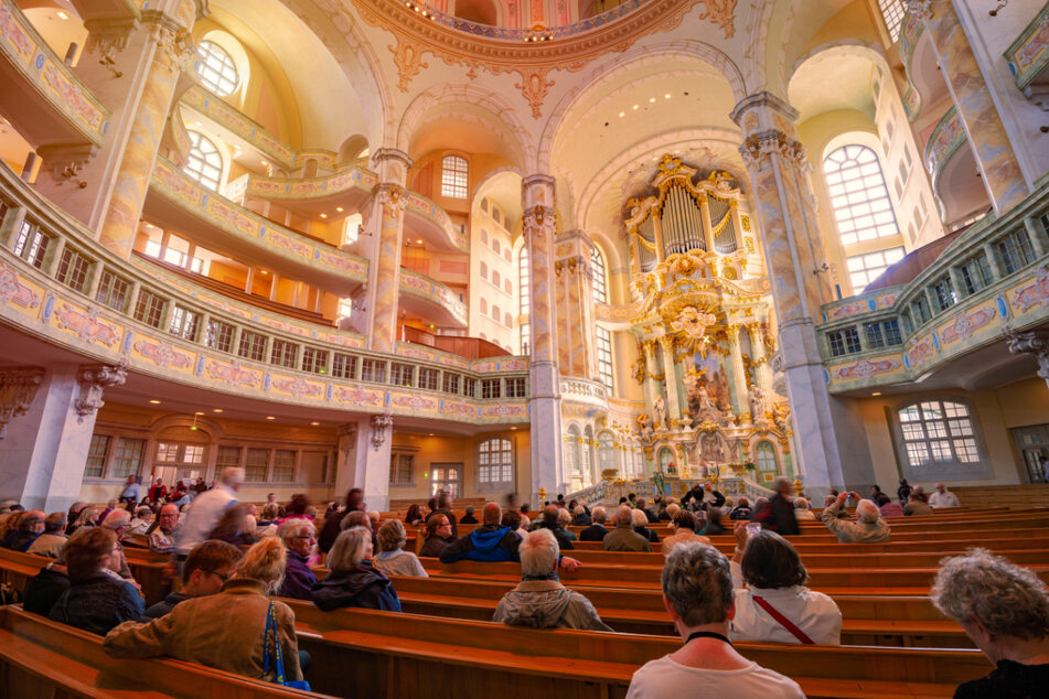 Die Frauenkirche versteht sich seit jeher als Ort der Begegnung und des friedlichen Meinungsaustausches.