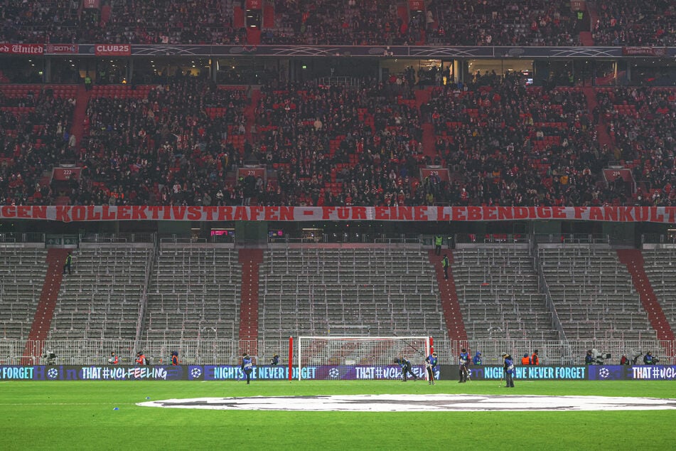 Die UEFA hatte nach erneuten Pyrotechnik-Vorfällen eine Sperrung der Blöcke 111 bis 114 verhängt, die der Klub aus organisatorischen Gründen auf den gesamten Unterrang der Südkurve ausgeweitet hat.