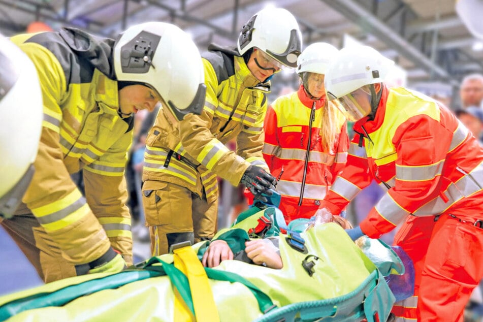 Hier läuft ein Großeinsatz auf dem Dresdner Messegelände