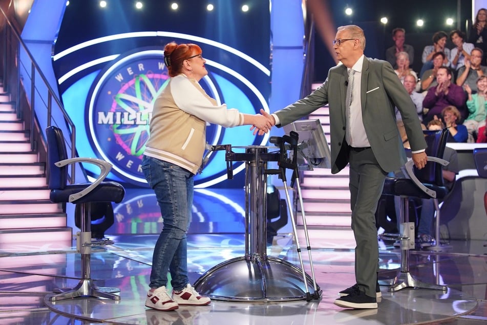"WWM"-Moderator Günther Jauch (69) ist weiterhin auf seine Gehhilfen angewiesen.
