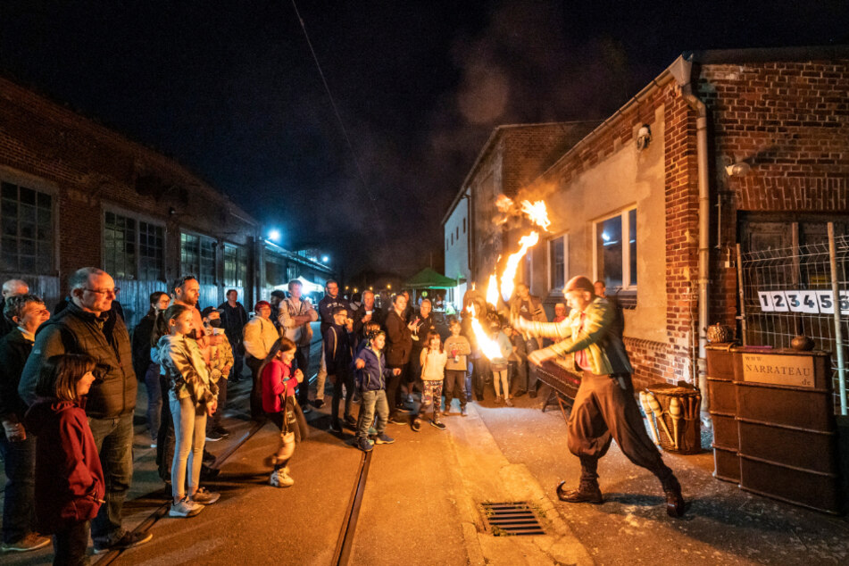 Im Straßenbahnmuseum konnten Besucher unter anderem eine Feuershow anschauen.