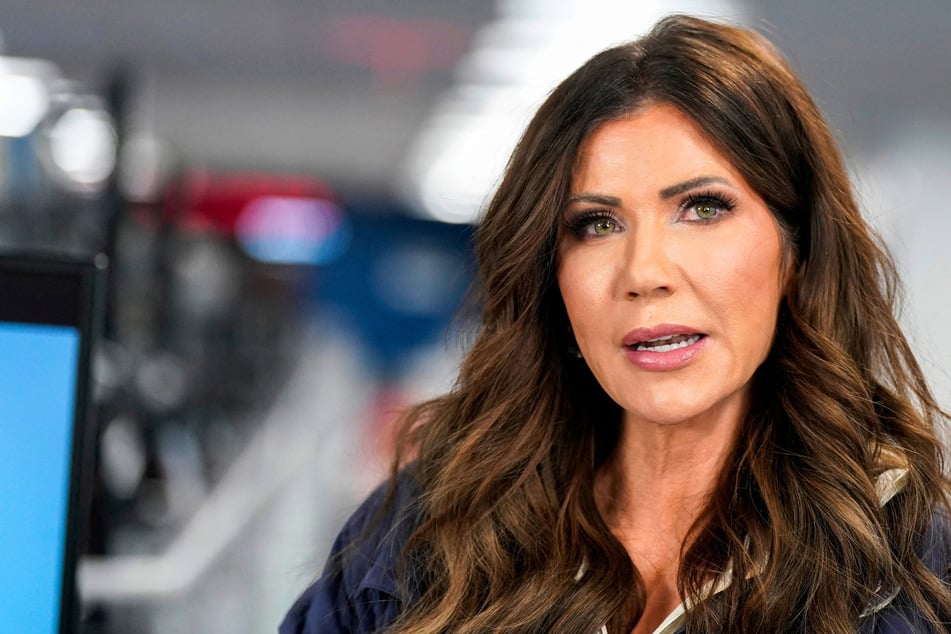 Kristi Noem admits to flubbing Alex Pretti shooting response: "Very chaotic"