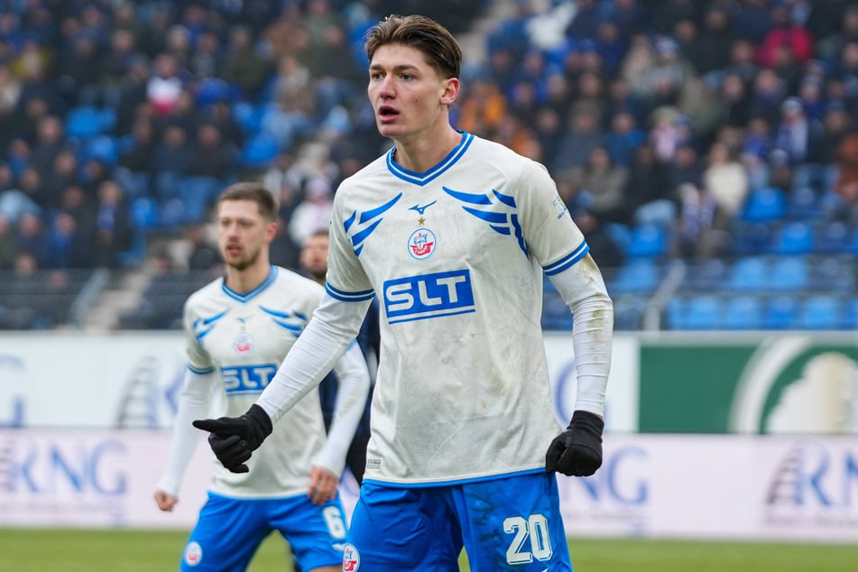 Ryan Naderi (22) wirkte bis zuletzt voll fokussiert auf Hansa. Das könnte sich unter Umständen ändern.