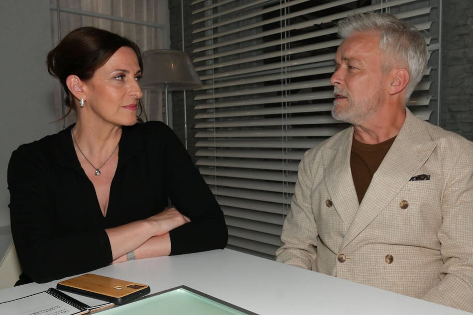 Katrin lässt sich auf eine Geschäftsbeziehung mit Kaltenbach ein.
