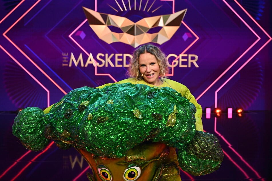 Katja Burkard (57) musste ihre Brokkoli-Maske in der ersten Folge der Show fallen lassen.
