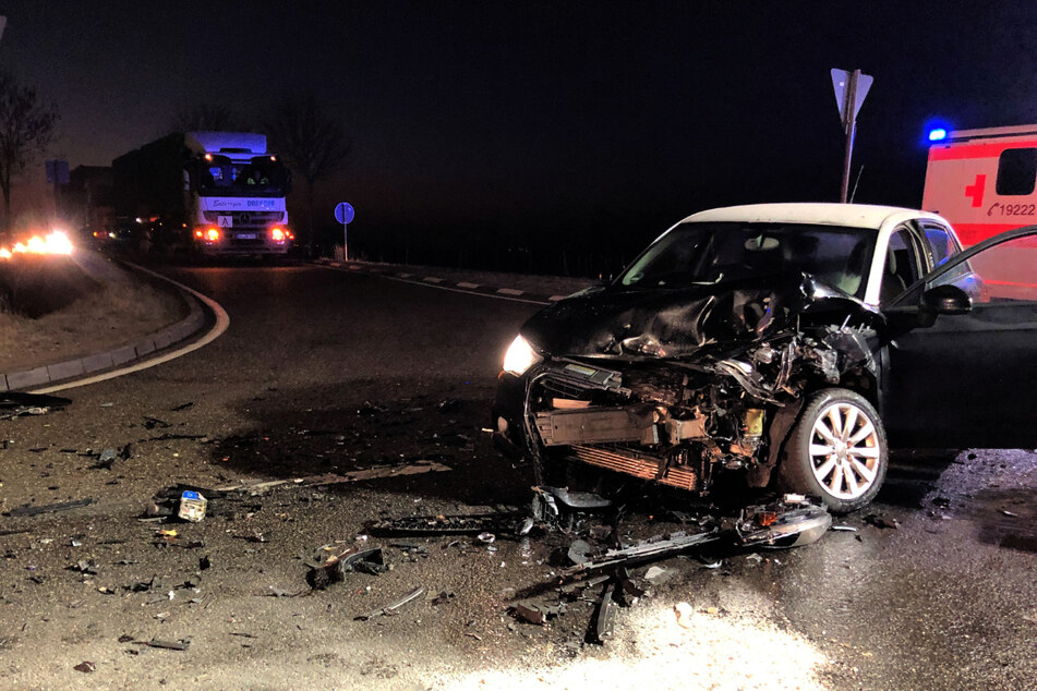 18-jähriger Fahranfänger im VW Golf bei Frontalcrash schwer verletzt