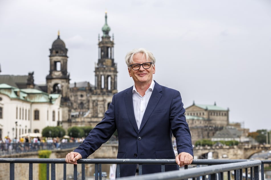 Voll und ganz mit sich im Reinen: Dirk Burghardt (63) vergangenen Freitag auf der Brühlschen Terrasse.