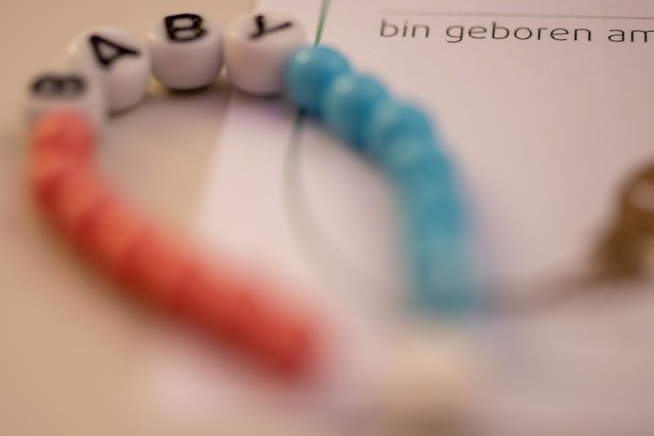 Die Lebenserwartung liegt bei der Geburt für Frauen höher als für Männer und in Baden-Württemberg höher als in Sachsen-Anhalt.