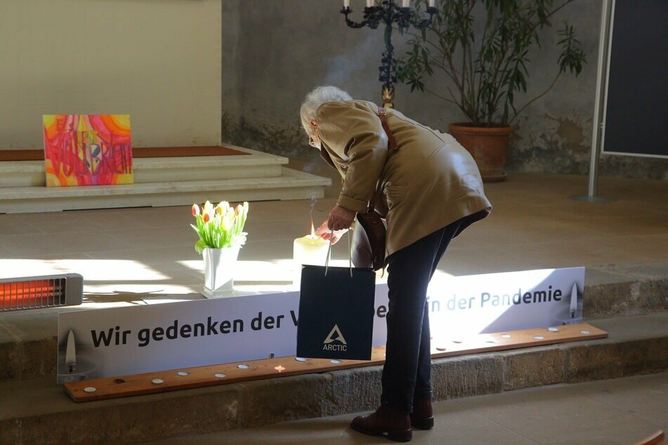 Angehörige können für ihre Verstorbenen Kerzen und Fürbitten hinterlassen.