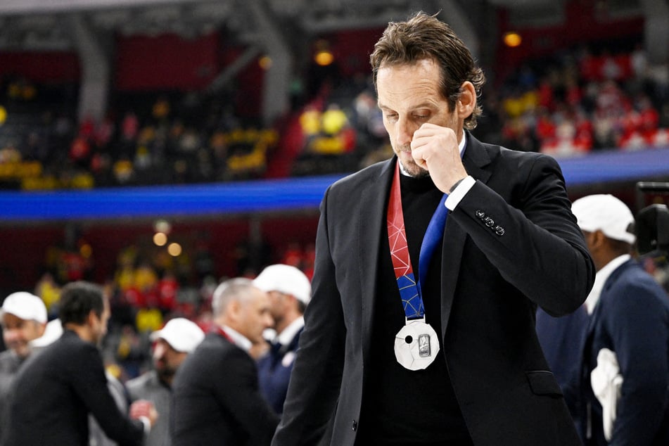 Ein gefälschtes Impfzertifikat fällt dem Schweizer Eishockey-Nationaltrainer Patrick Fischer (50) mehr als vier Jahre später auf die Füße.