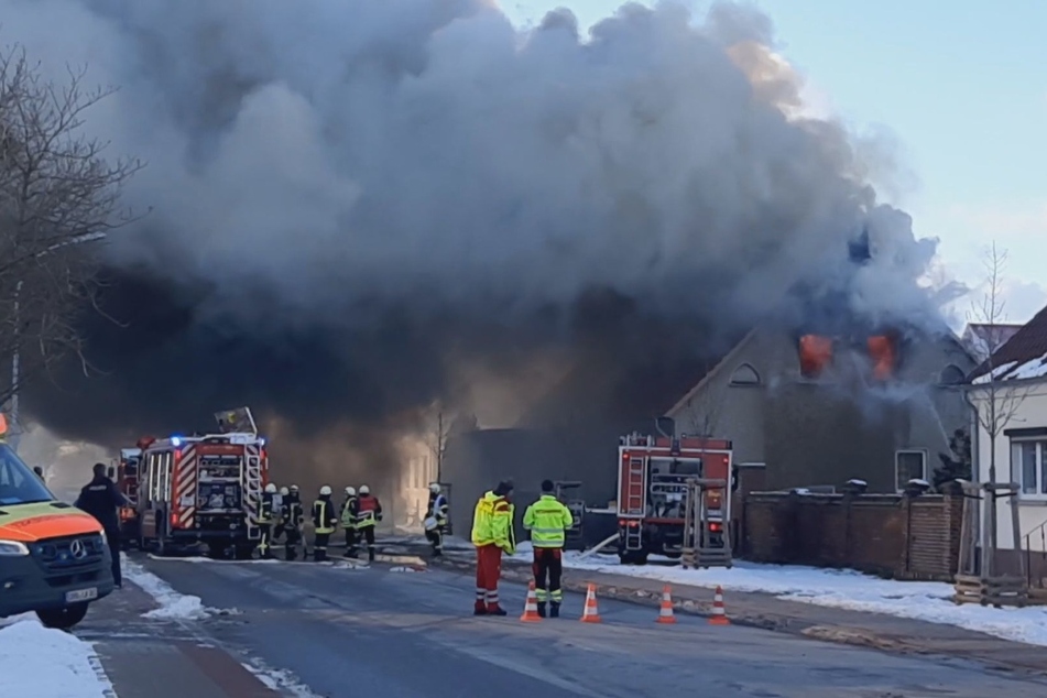 Im Löwenberger Land ist am Freitagnachmittag ein heftiges Feuer ausgebrochen.