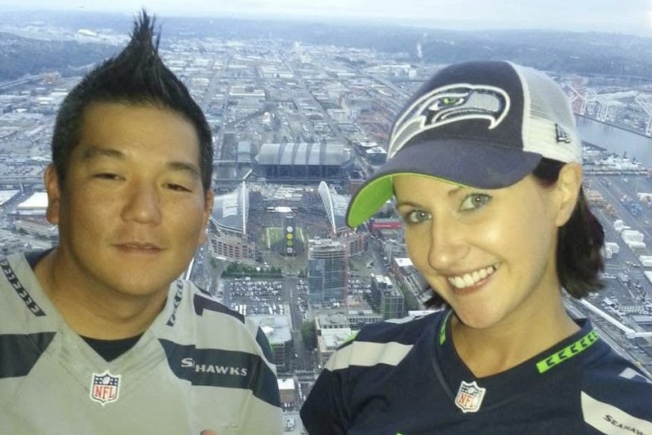 Mike Hempel (49) und seine Verlobte Brianna Ronayne kannten sich schon, als der Seahawks-Fan seine verrückte Wette startete.