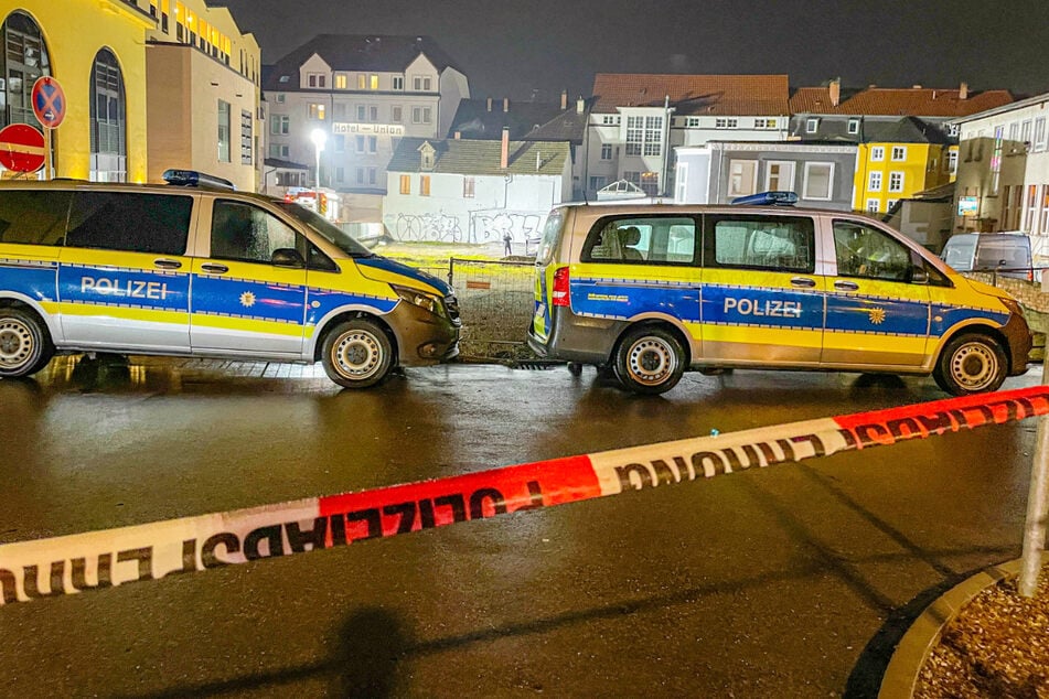 Die Polizei sperrte den Fundort weiträumig ab.