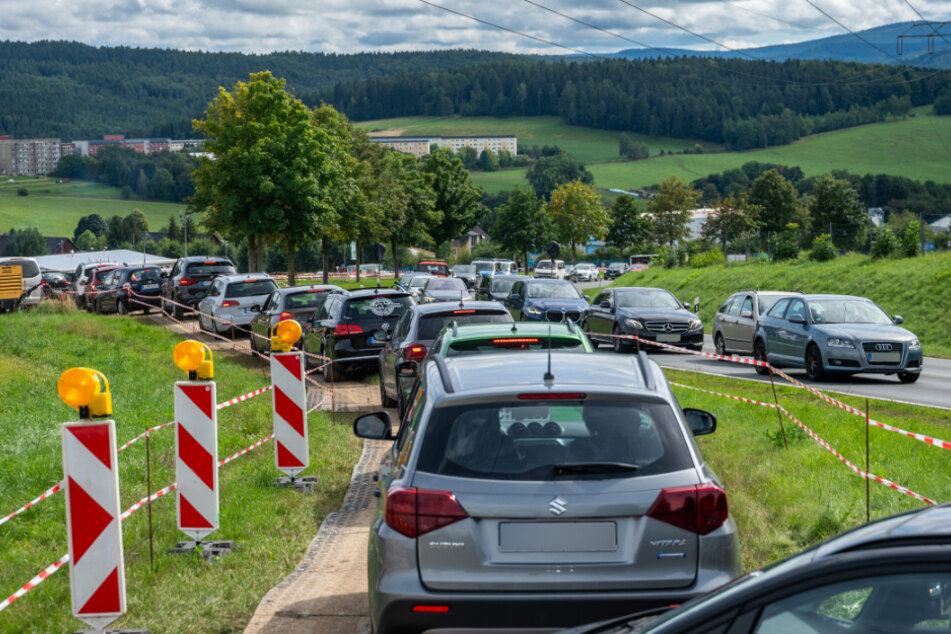 Besuchern wird empfohlen mit den öffentlichen Verkehrsmitteln anzureisen.