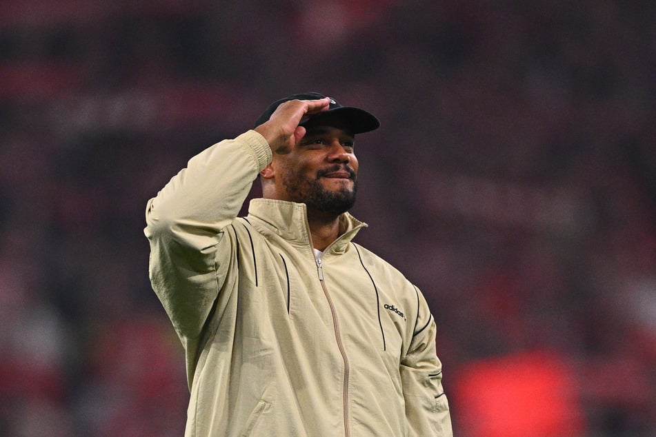 Vincent Kompany (40) baut am Kader für die kommende Saison.
