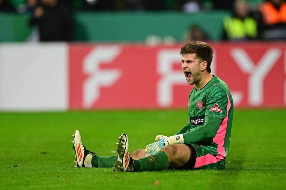 Der sonst so entspannte Voll hielt im Pokalspiel gegen die TSG Hoffenheim (8:7 n. E.) den entscheidenden Elfmeter und ließ seinen Emotionen freien Lauf.