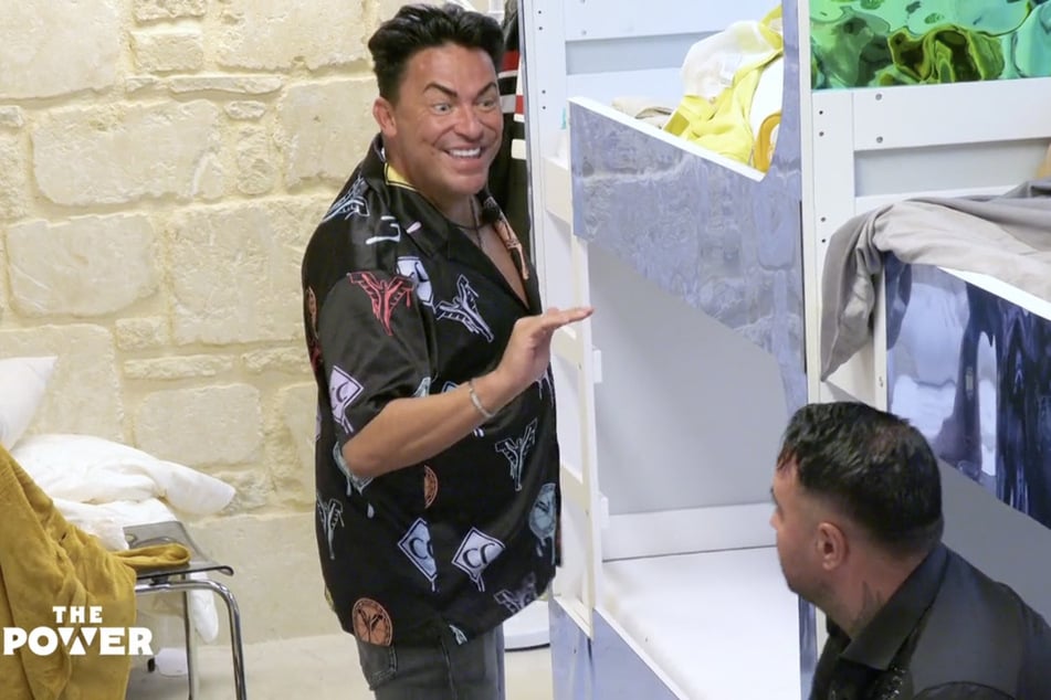 Matthias Mangiapane (40, l.) liest Cosimo Citiolo (41) die Leviten.