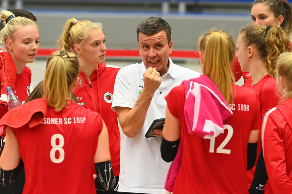 Am Sonnabend geht es gegen den noch ungeschlagenen SC Potsdam. DSC-Chefcoach Alex Waibl ballt die Faust, er will mit den Fans einen Heimsieg feiern.