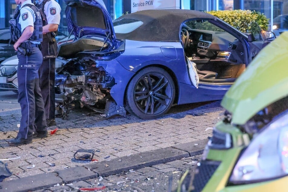 Insgesamt mussten nach der verheerenden Kollision drei Personen medizinisch versorgt worden.