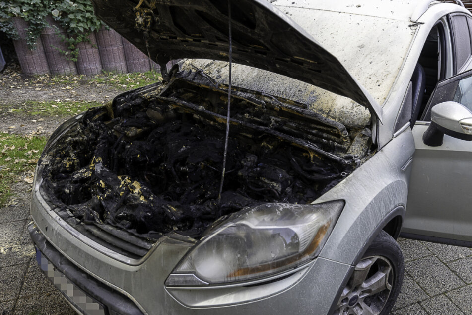 Ford in Flammen: Ehemaliger Feuerwehrmann kann Schlimmeres verhindern