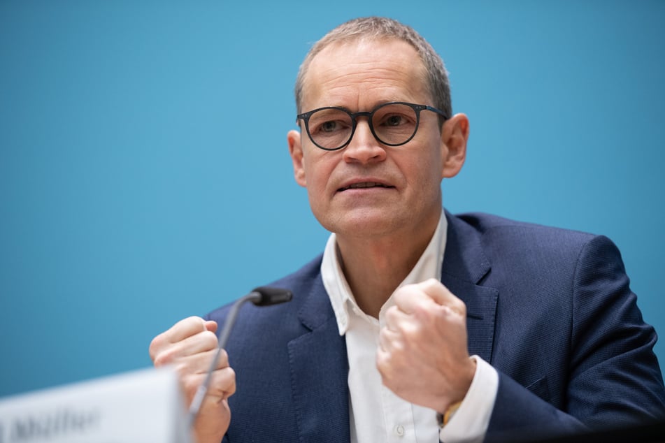 Michael Müller kündigte zudem an, der Teil-Lockdown könne in Berlin bis Januar verlängert werden.