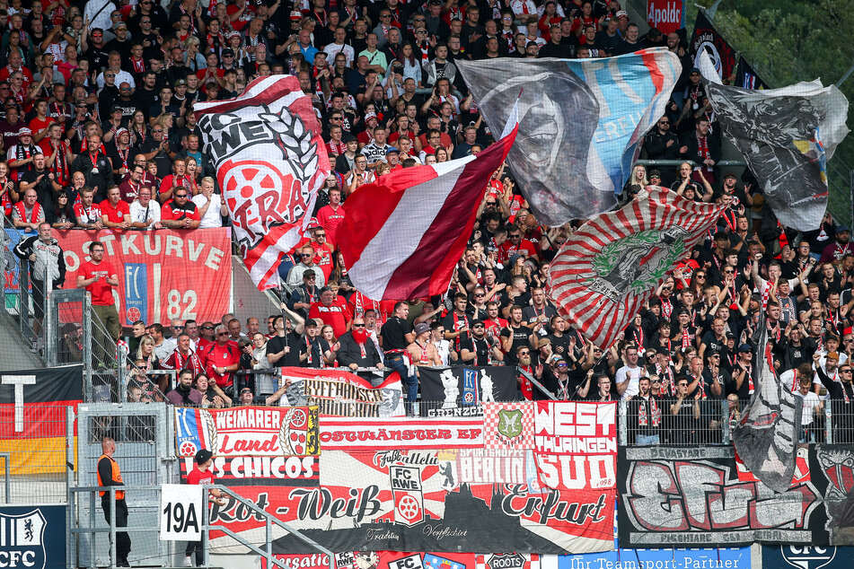 Seit dem Regionalliga-Aufstieg pilgern teilweise größere Scharen Fans zum FC Rot-Weiß Erfurt als zu Drittliga-Zeiten.