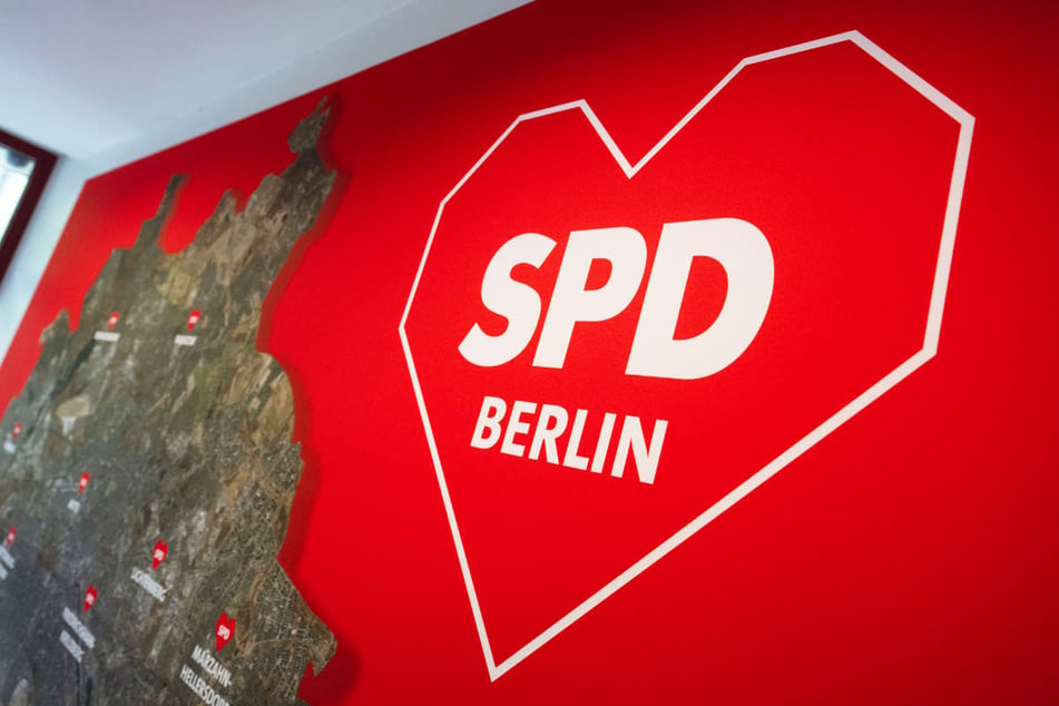 Auch bei der SPD sollen die Mitglieder zu einer möglichen rot-grün-roten Koalition befragt werden.