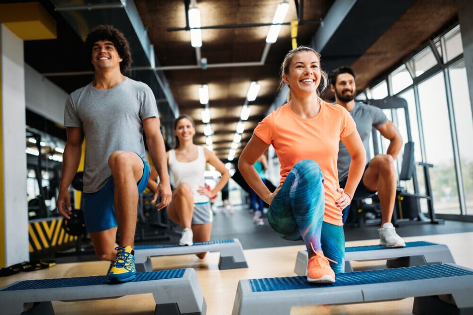 Eine Anmeldung im Fitnessstudio können sich AOK PLUS-Versicherte anrechnen lassen.